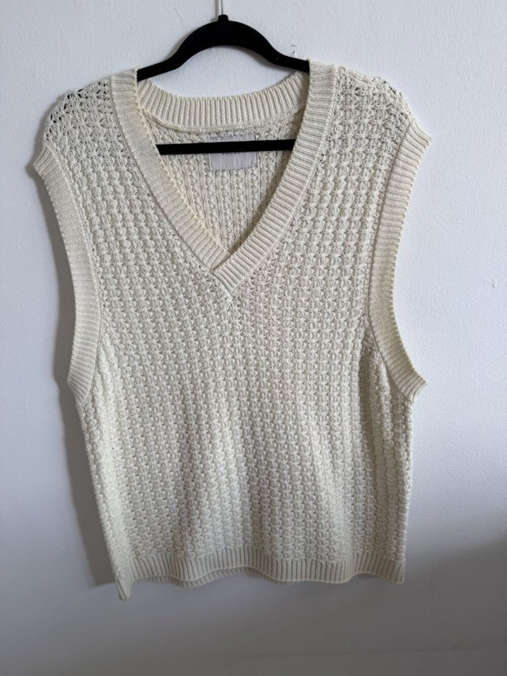 PacSun Cream V-Neck Knit Sweater Vest Medium
